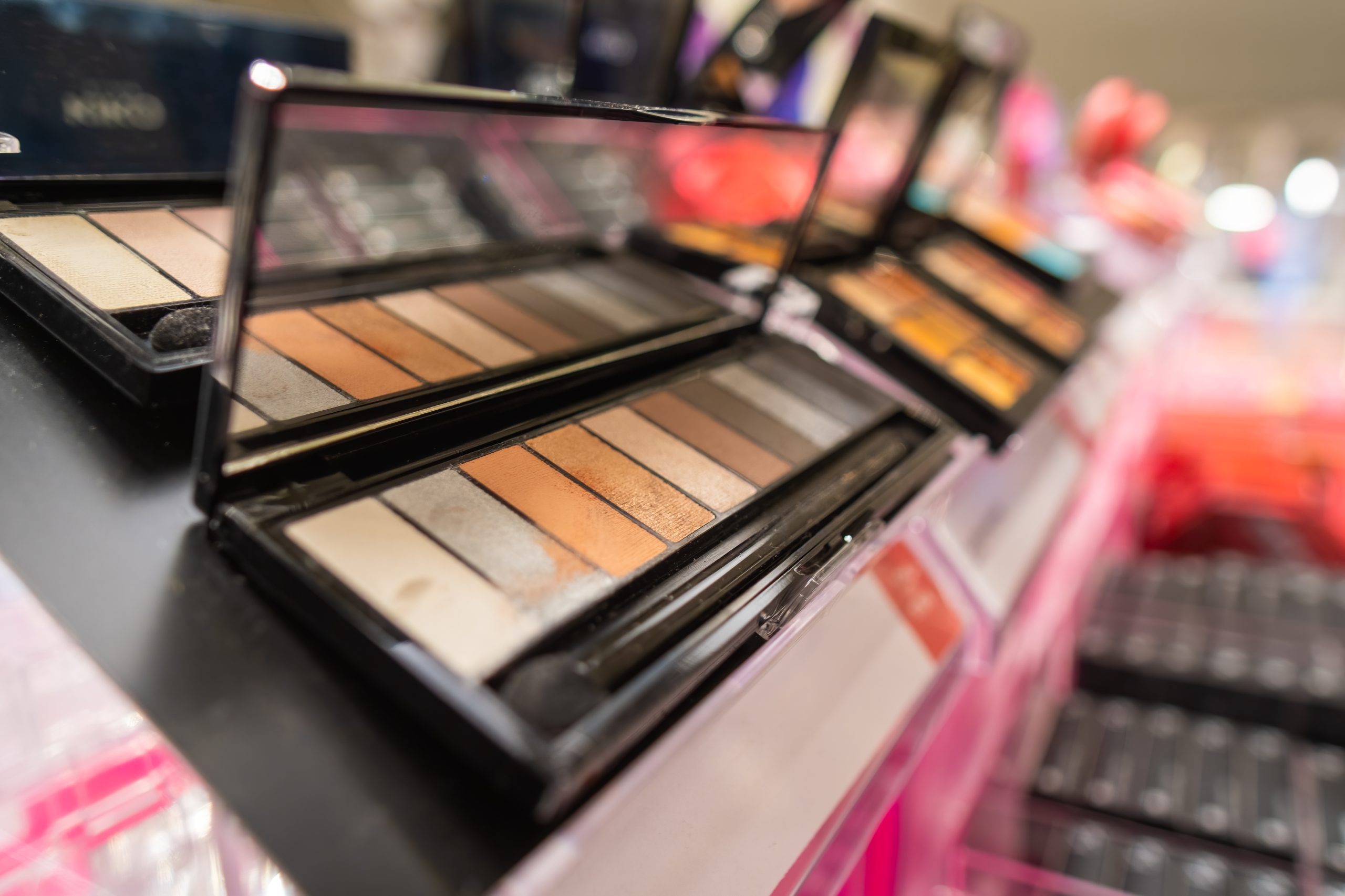 Maximizing Profit Margins When Buying Cosmetics Wholesale